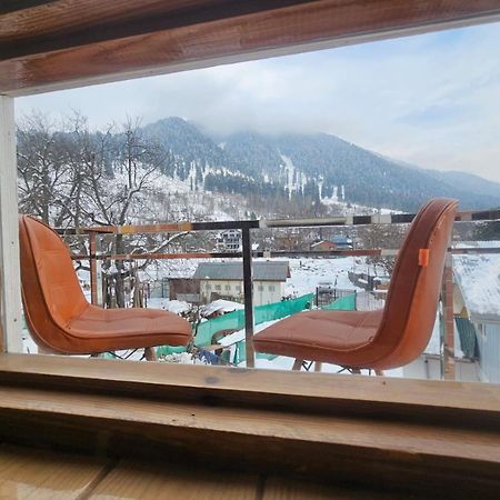 Delta View Hotel Pahalgam Bagian luar foto