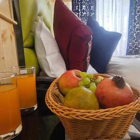Delta View Hotel Pahalgam Bagian luar foto