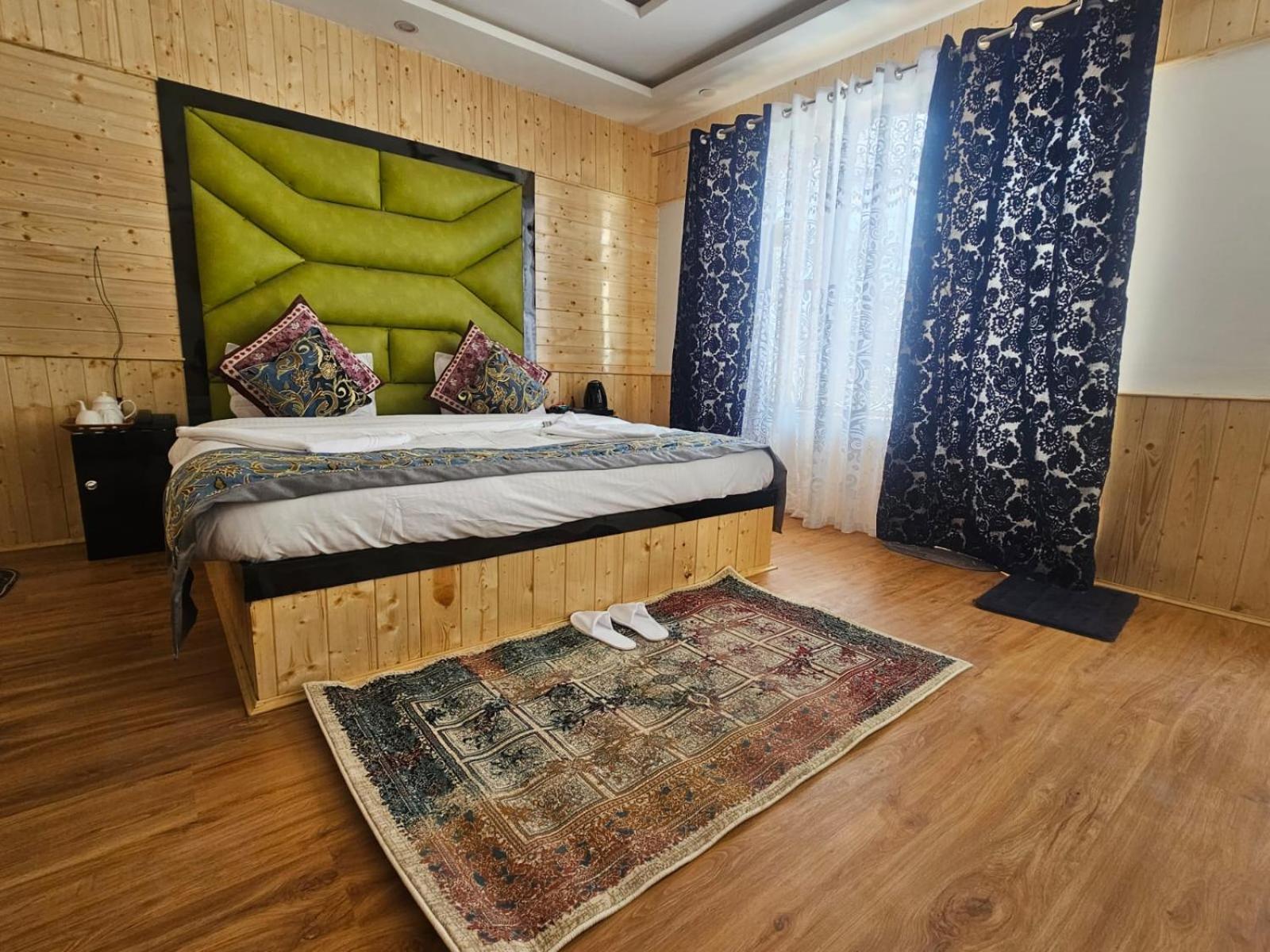 Delta View Hotel Pahalgam Bagian luar foto